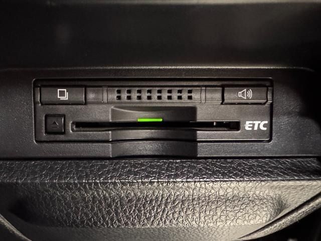 TOYOTA VOXY HYBRID 2015 Image 31