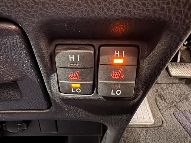 TOYOTA VOXY HYBRID 2015 Image 31