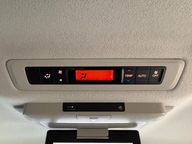 TOYOTA VOXY HYBRID 2015 Image 31