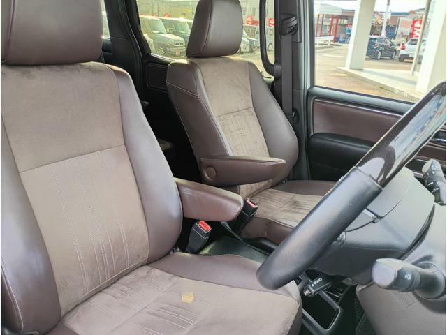 TOYOTA ESQUIRE HYBRID 2019 Image 31