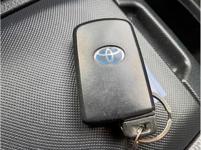 TOYOTA ESQUIRE HYBRID 2019 Image 31