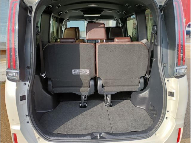 TOYOTA ESQUIRE HYBRID 2019 Image 31