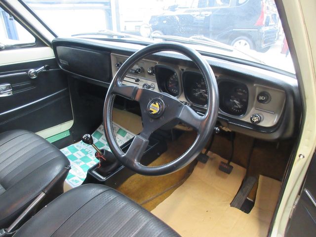 NISSAN SUNNY SEDAN 1972 Image 31