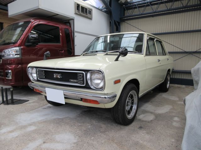 NISSAN SUNNY SEDAN 1972 Image 31