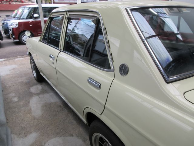 NISSAN SUNNY SEDAN 1972 Image 31