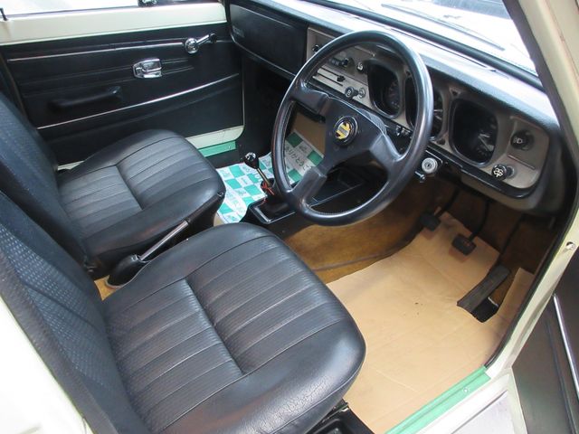 NISSAN SUNNY SEDAN 1972 Image 31