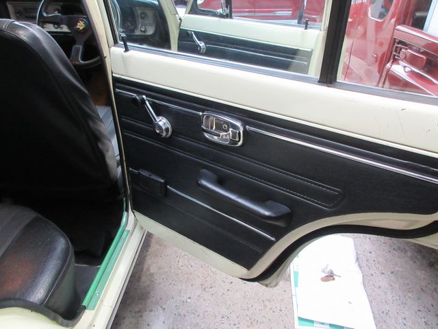 NISSAN SUNNY SEDAN 1972 Image 31