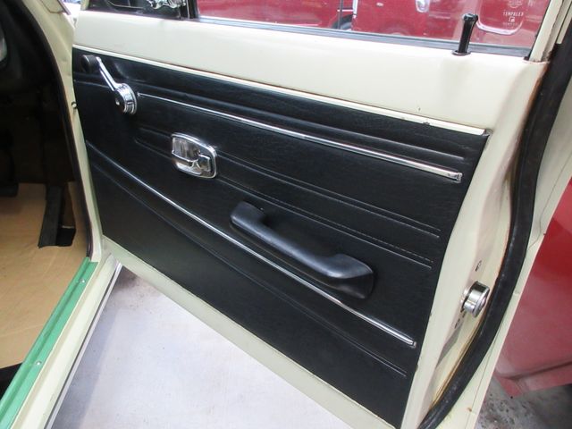 NISSAN SUNNY SEDAN 1972 Image 31