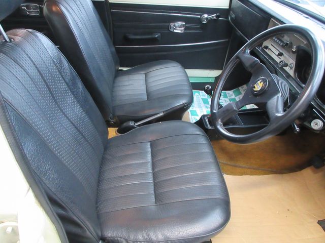 NISSAN SUNNY SEDAN 1972 Image 31