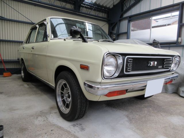 NISSAN SUNNY SEDAN 1972 Image 31
