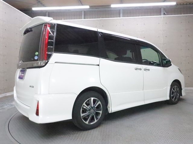 TOYOTA NOAH 2018 Image 31
