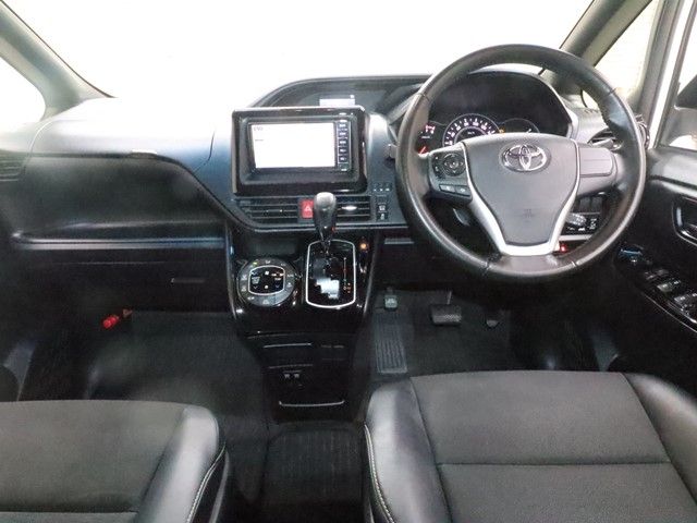 TOYOTA NOAH 2018 Image 31