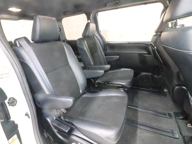 TOYOTA NOAH 2018 Image 31