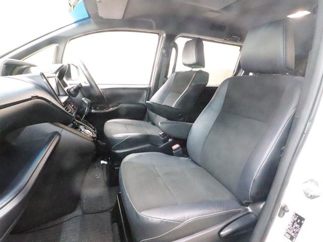 TOYOTA NOAH 2018 Image 31