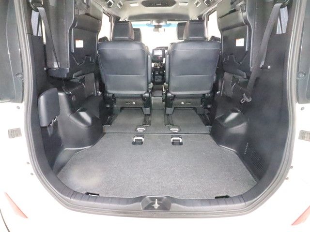 TOYOTA NOAH 2018 Image 31