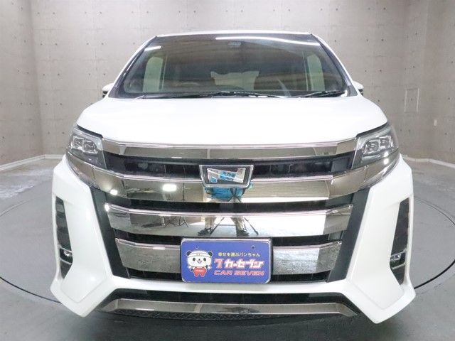 TOYOTA NOAH 2018 Image 31