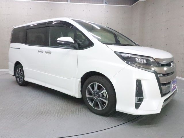 TOYOTA NOAH 2018 Image 31