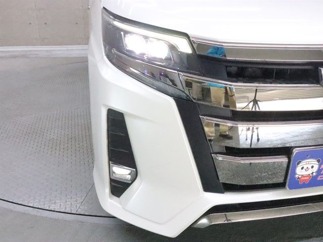 TOYOTA NOAH 2018 Image 31