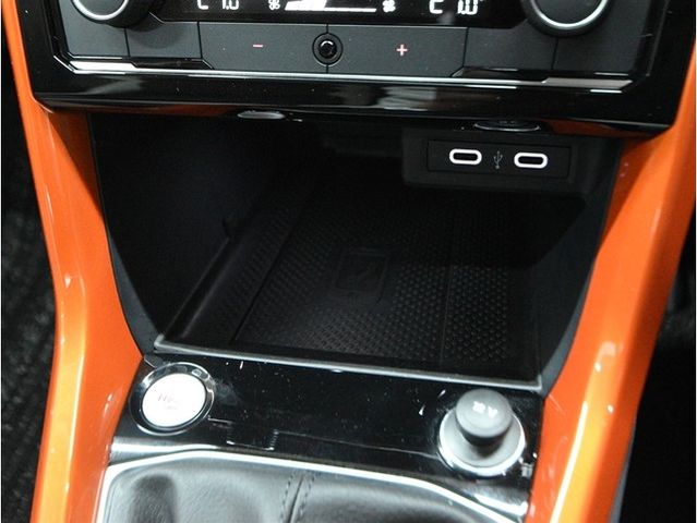 VOLKSWAGEN T-CROSS 2020 Image 31