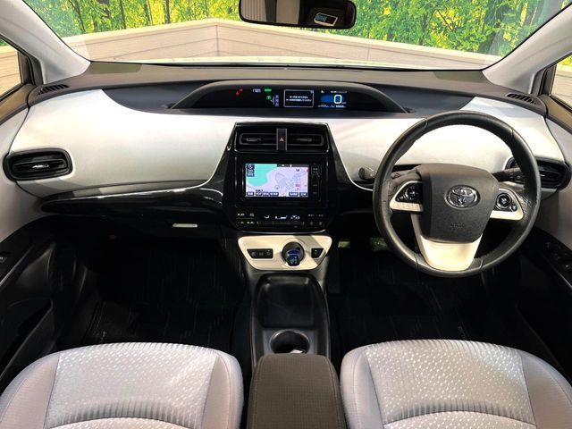 TOYOTA PRIUS 2016 Image 31