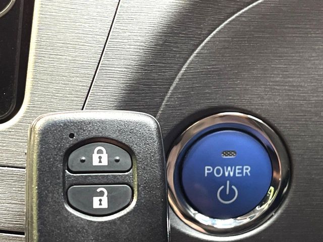 TOYOTA PRIUS 2013 Image 31