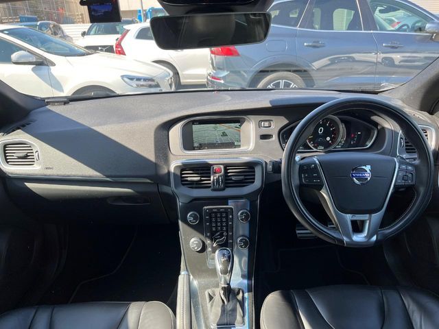 VOLVO V40 2015 Image 31