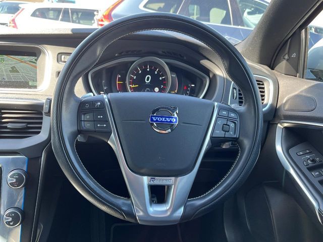 VOLVO V40 2015 Image 31