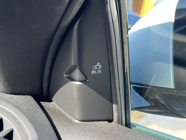 VOLVO V40 2015 Image 31