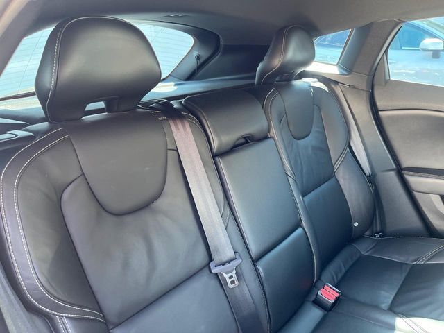 VOLVO V40 2015 Image 31