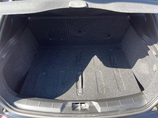 VOLVO V40 2015 Image 31