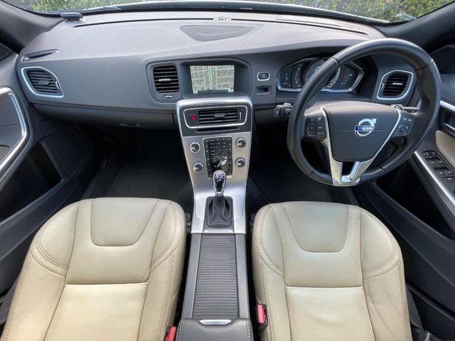 VOLVO V60 2017 Image 31