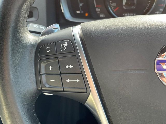 VOLVO V60 2017 Image 31