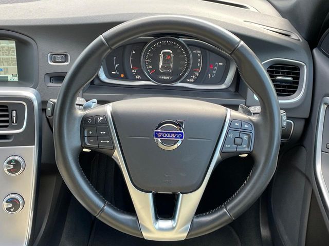 VOLVO V60 2017 Image 31