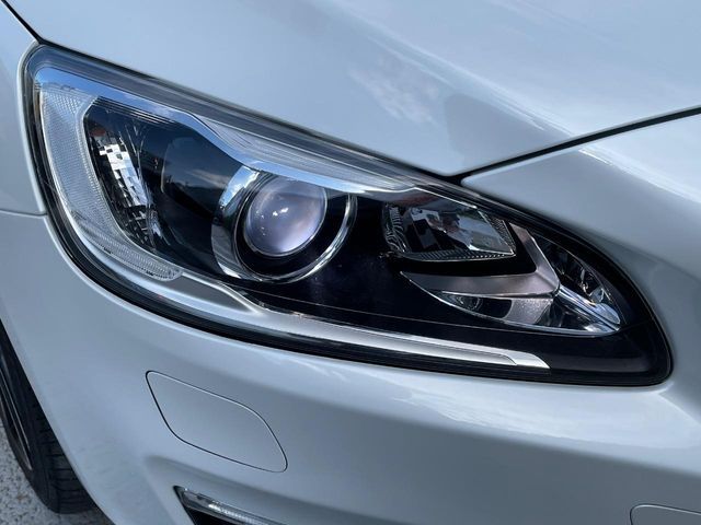 VOLVO V60 2017 Image 31