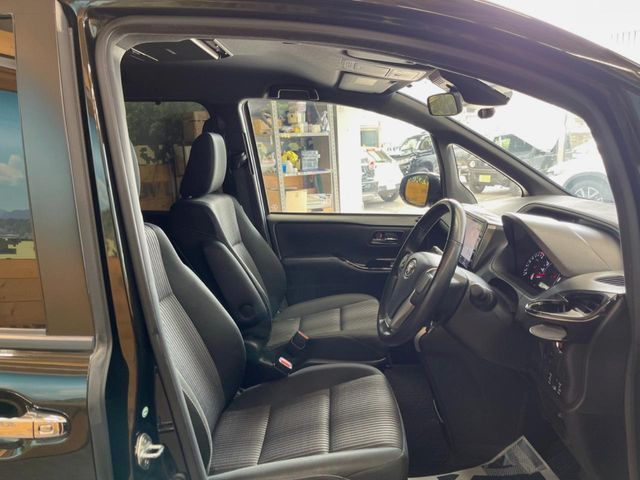 TOYOTA VOXY 2018 Image 31