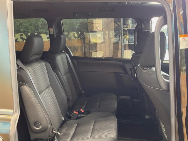 TOYOTA VOXY 2018 Image 31