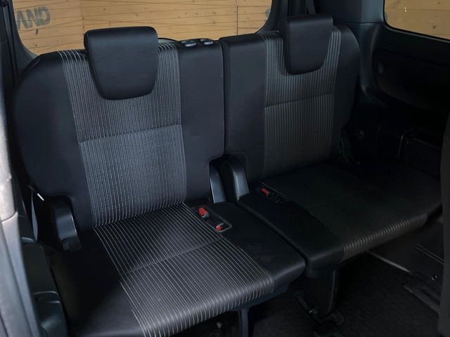 TOYOTA VOXY 2018 Image 31