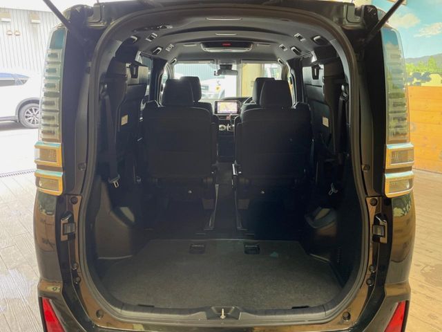 TOYOTA VOXY 2018 Image 31