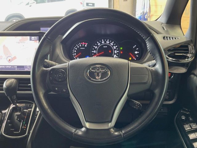 TOYOTA VOXY 2018 Image 31