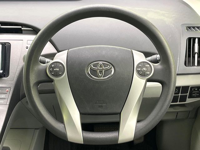 TOYOTA PRIUS 2013 Image 31