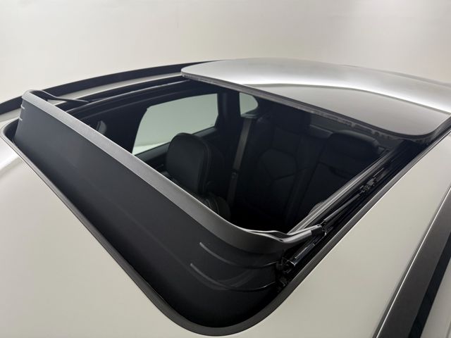 PORSCHE MACAN 2022 Image 31