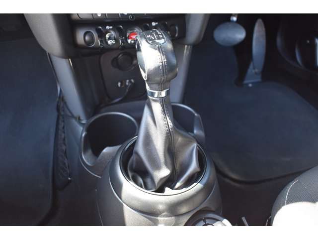 BMW MINI COOPER 5DOO 2015 Image 31