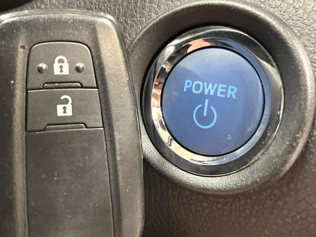 TOYOTA C-HR 2017 Image 31