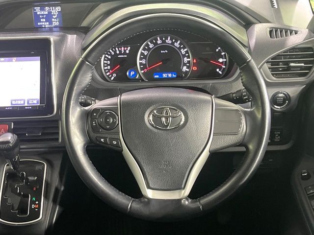 TOYOTA NOAH 2015 Image 31