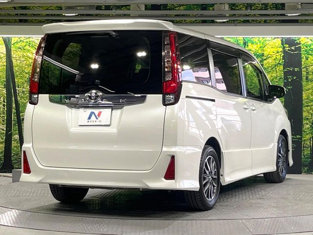 TOYOTA NOAH 2015 Image 31