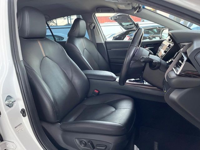 TOYOTA CAMRY HYBRID 2018 Image 31