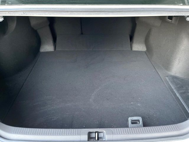 TOYOTA CAMRY HYBRID 2018 Image 31