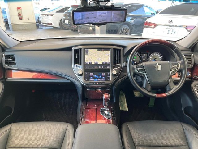 TOYOTA CROWN MAJESTA HYBRID 2016 Image 31