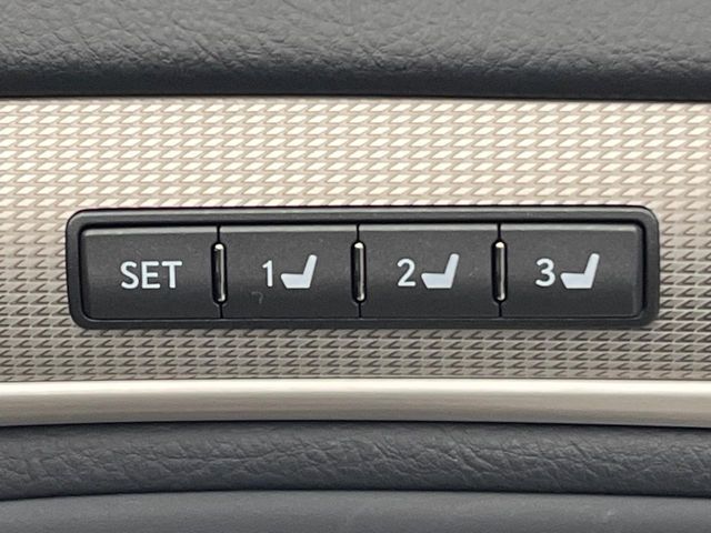 TOYOTA LEXUS LS460 2013 Image 31