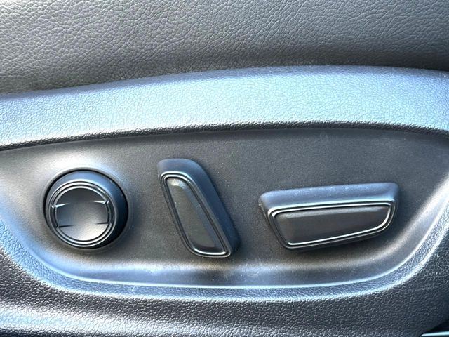 TOYOTA CAMRY HYBRID 2019 Image 31